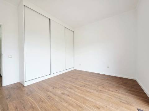 T3 Aguas Santas| 3 Frentes| Garagem Fechada| Totalmente Renovado