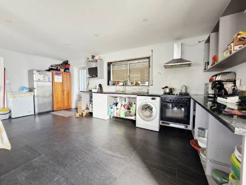 Moradia T3| 3 Frentes| Armazém| Centro de Sao Pedro da Cova