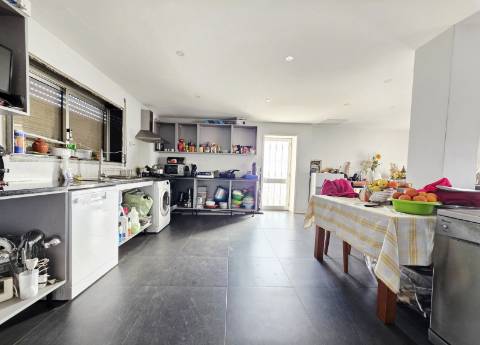 Moradia T3| 3 Frentes| Armazém| Centro de Sao Pedro da Cova