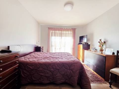 Moradia T3| 3 Frentes| Armazém| Centro de Sao Pedro da Cova