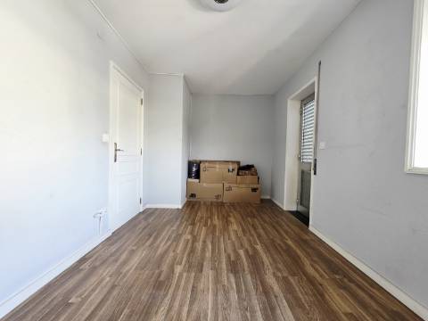 Moradia T3| 3 Frentes| Armazém| Centro de Sao Pedro da Cova