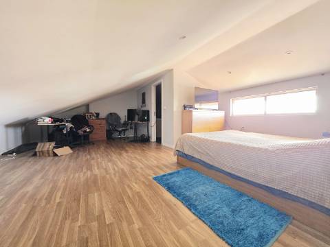 Moradia T3| 3 Frentes| Armazém| Centro de Sao Pedro da Cova