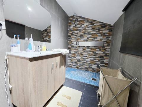 Moradia T3| 3 Frentes| Armazém| Centro de Sao Pedro da Cova