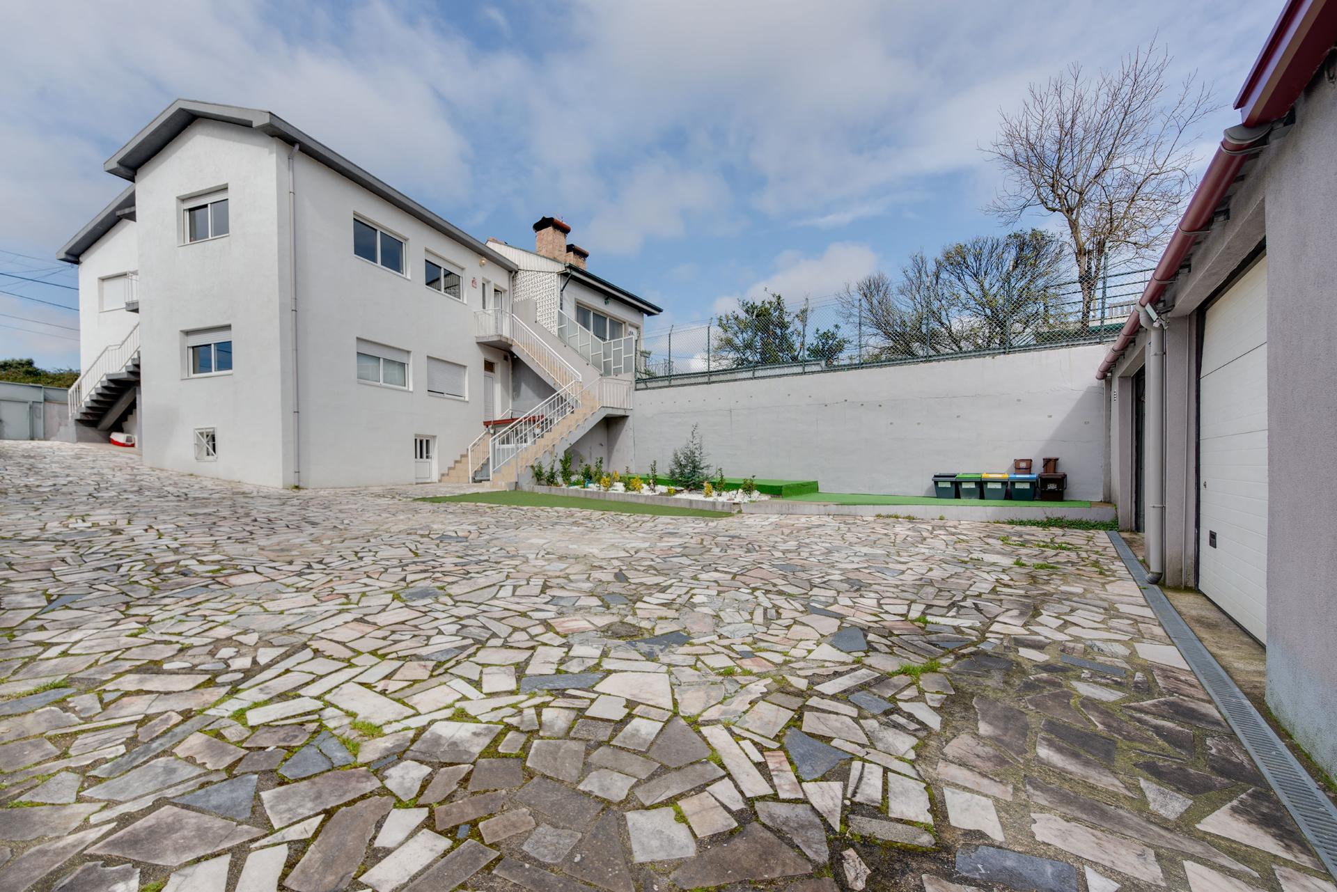 Andar Moradia T3| 3 Frentes| 2 Garagens fechadas