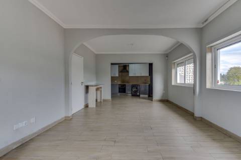 Andar Moradia T3| 3 Frentes| 2 Garagens fechadas