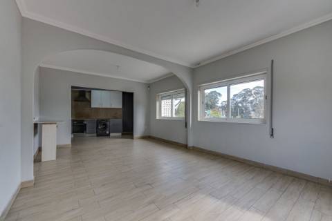 Andar Moradia T3| 3 Frentes| 2 Garagens fechadas