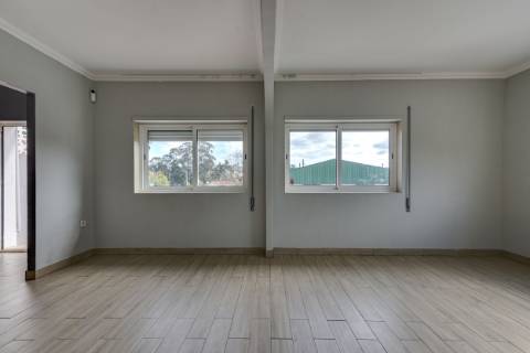 Andar Moradia T3| 3 Frentes| 2 Garagens fechadas