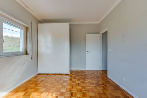 Andar Moradia T3| 3 Frentes| 2 Garagens fechadas