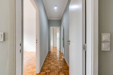 Andar Moradia T3| 3 Frentes| 2 Garagens fechadas