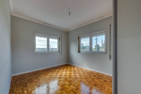 Andar Moradia T3| 3 Frentes| 2 Garagens fechadas