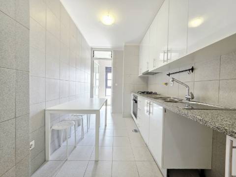 T2 Rio Tinto| Centro| L Garagem| Oportunidade