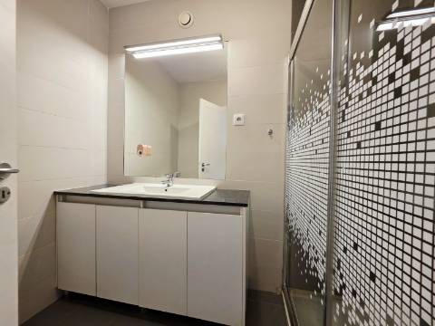 T2 Rio Tinto| Centro| L Garagem| Oportunidade