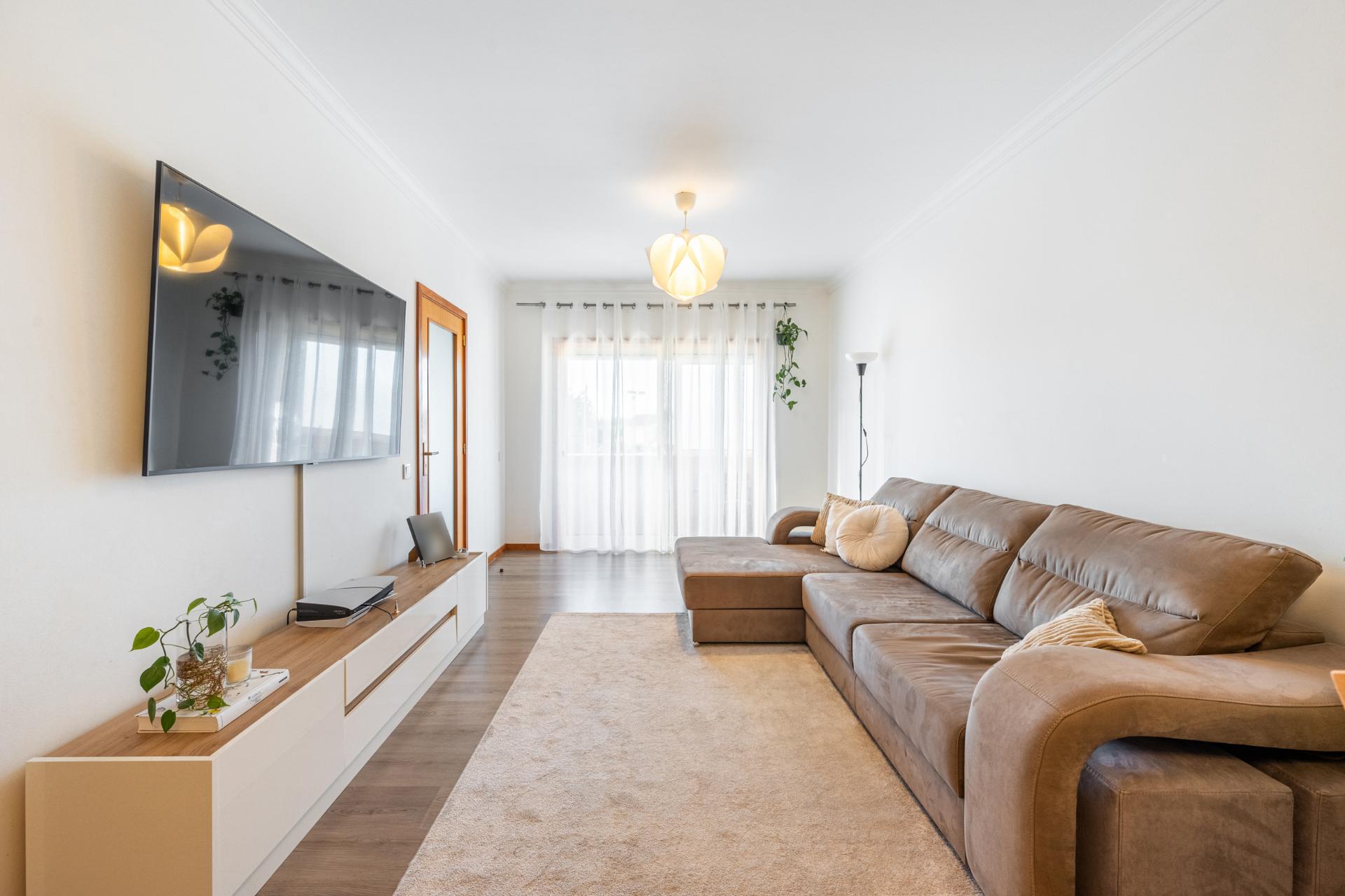 Apartamento T2+1 com Garagem e Arrumos