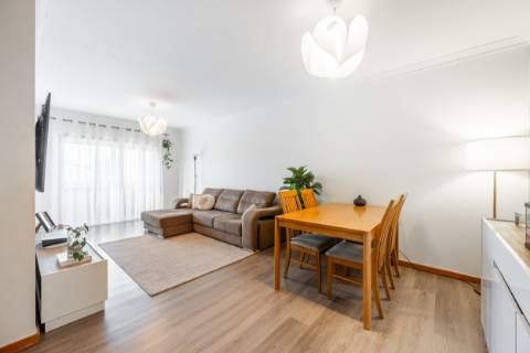 Apartamento T2+1 com Garagem e Arrumos