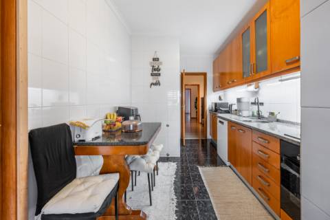 Apartamento T2+1 com Garagem e Arrumos