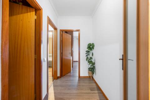 Apartamento T2+1 com Garagem e Arrumos