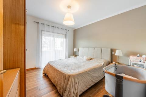 Apartamento T2+1 com Garagem e Arrumos