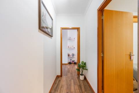 Apartamento T2+1 com Garagem e Arrumos