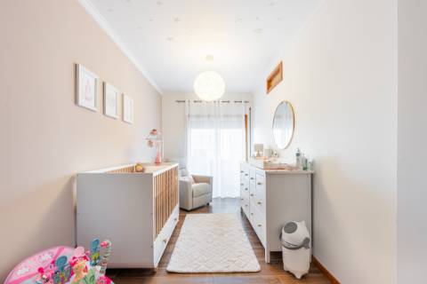 Apartamento T2+1 com Garagem e Arrumos