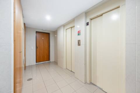 Apartamento T2+1 com Garagem e Arrumos