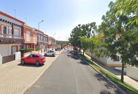  terreno: 192.50m2, área bruta de construção: 232.00m2, em Vila Nova de Santo André.