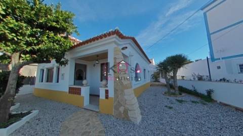 Moradia V2, em Santiago do Cacém. 