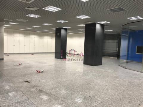 Loja na Avenidas Novas-Lisboa