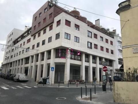 Loja na Avenidas Novas-Lisboa