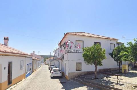 Moradia com uma área total de 403 metros quadrados