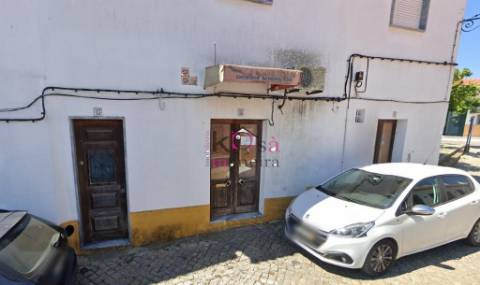 Moradia com uma área total de 403 metros quadrados