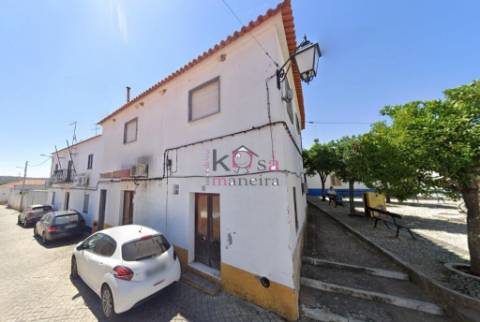 Moradia com uma área total de 403 metros quadrados