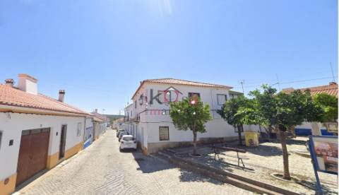 Moradia com uma área total de 403 metros quadrados