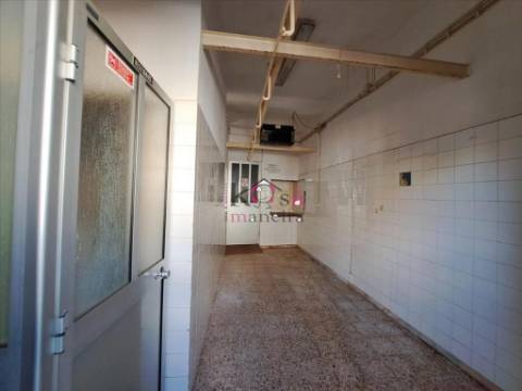 Moradia com uma área total de 403 metros quadrados