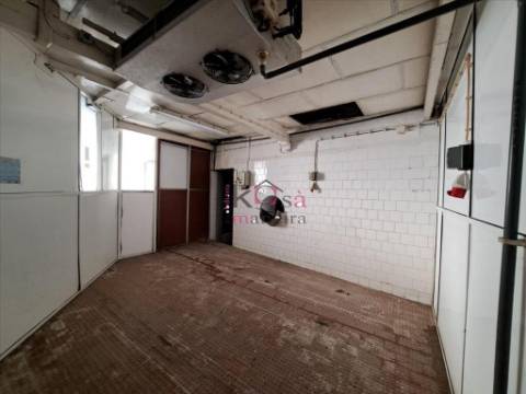 Moradia com uma área total de 403 metros quadrados