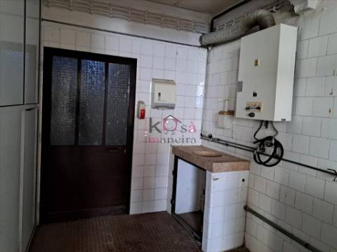 Moradia com uma área total de 403 metros quadrados