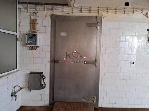 Moradia com uma área total de 403 metros quadrados