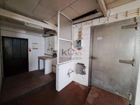 Moradia com uma área total de 403 metros quadrados