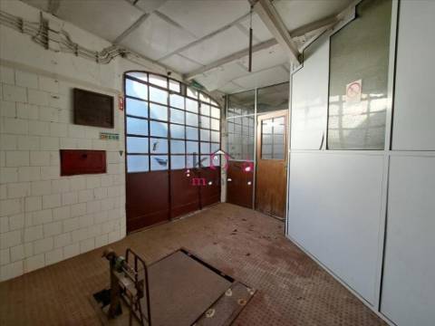 Moradia com uma área total de 403 metros quadrados