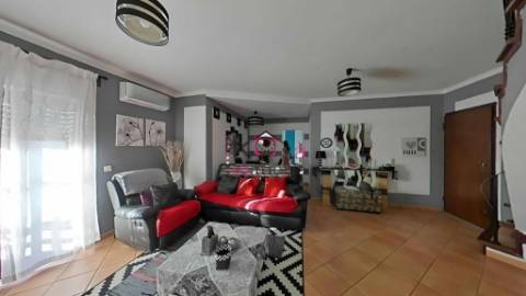 Apartamento com parqueamento em Santiago Do Cacém.