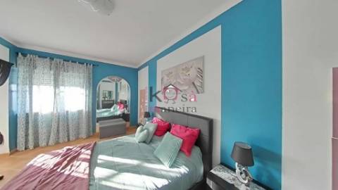 Apartamento com parqueamento em Santiago Do Cacém.