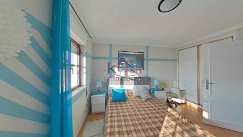Apartamento com parqueamento em Santiago Do Cacém.