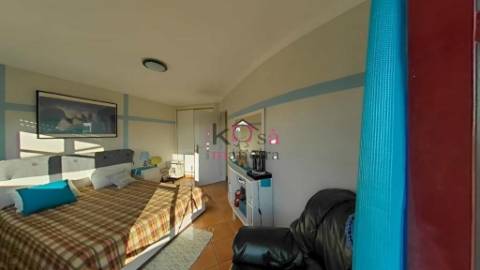 Apartamento com parqueamento em Santiago Do Cacém.