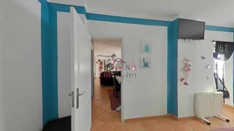 Apartamento com parqueamento em Santiago Do Cacém.