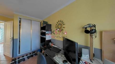 Apartamento com parqueamento em Santiago Do Cacém.