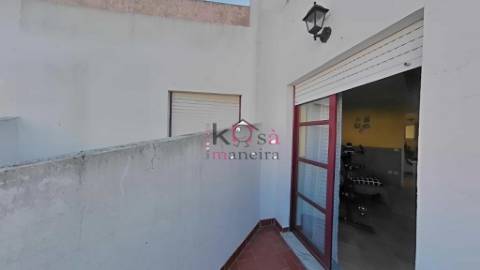 Apartamento com parqueamento em Santiago Do Cacém.