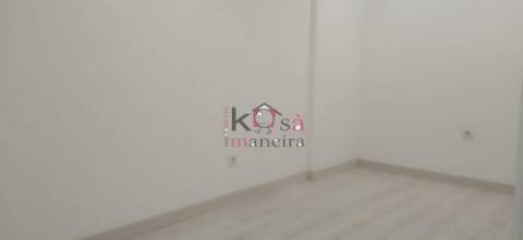 Loja transformada em apartamento, 