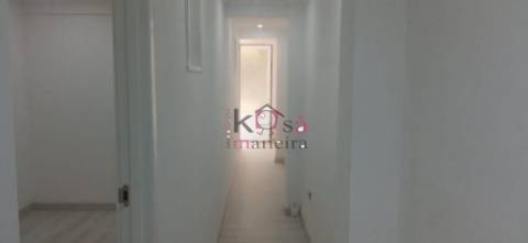 Loja transformada em apartamento, 