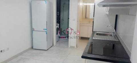 Loja transformada em apartamento, 