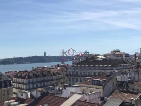 Escritório localizado no Chiado, em Lisboa, com 44 m².