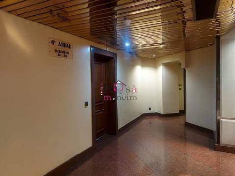 Escritório localizado no Chiado, em Lisboa, com 44 m².